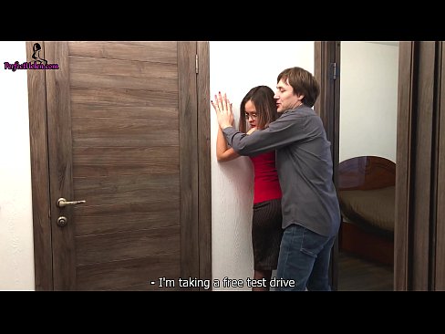 ❤️ Сексуалды риэлтор өзінің пәтерін сатқанда, оның кискасын және трахаеттерін нәзік түрде жұлып алады - Кремпай Русский порно бойынша бізде ☑