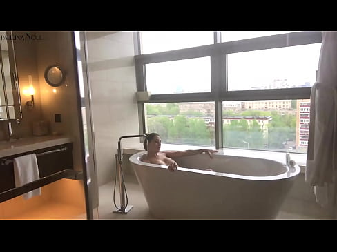 ❤️ Керемет сәби Жуынатын бөлмеде оның кискасын құмарта тартып жатыр Русский порно бойынша бізде ☑